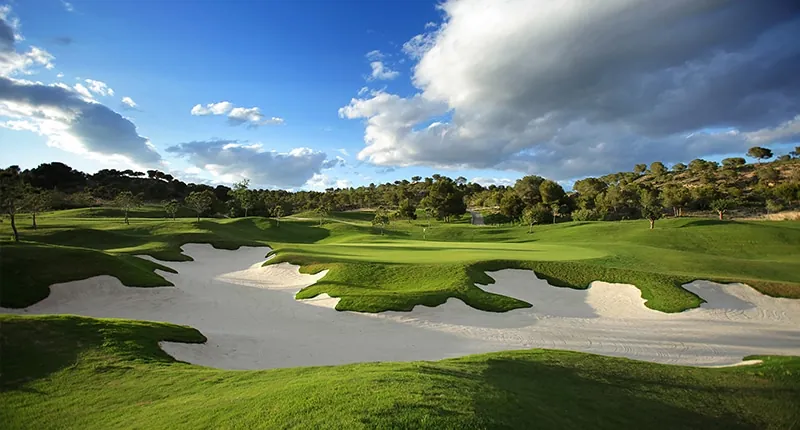 Golfbaan nabij Orihuela Costa — bunkers en fairways